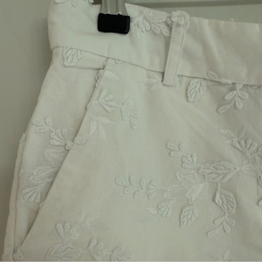 LOFT Women's Riviera Floral Embroidered Shorts NWT - Picture 3 of 9
